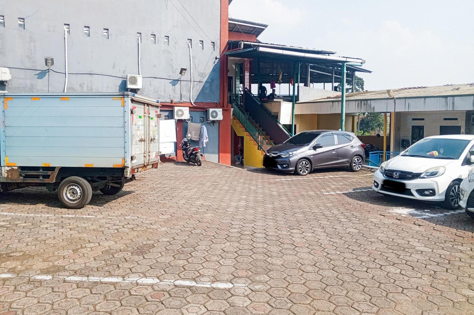 מלון Malibu Syariah Bogor Redpartner מראה חיצוני תמונה